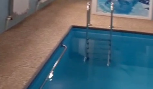 Баня с бассейном — видео